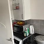 Female&family Single, Double And King Size With Shared Bathroom *