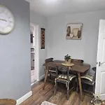 Sleeps 5 - Free Parking Wifi Near Airport & Vakantiehuis Manchester