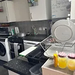 Female&family Single, Double And King Size With Shared Bathroom *