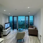 Modern 2 Bed Penthouse With Stunning Views In Center Apartmán *