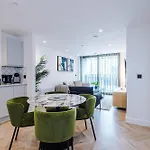 Stylish 2 Bed 2 Bath In