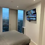 Modern 2 Bed Penthouse With Stunning Views In Center Apartmán *