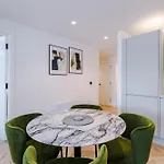 Stylish 2 Bed 2 Bath In