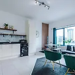 Quay House - Modern In Salford
