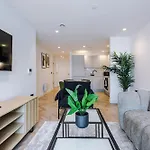 Stylish 2 Bed 2 Bath In *