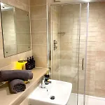 Apartmán Lux Stylish 2 Bed High Rise With Parking And Balcony
