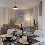 Spacious - Pool Table - Next To Ao Arena - Local Transport Links - Parking Manchester