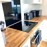 Lux Stylish 2 Bed High Rise With Parking And Balcony