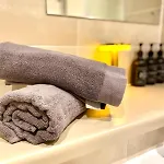 Lux Stylish 2 Bed High Rise With Parking And Balcony