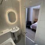 Westlynn Hotel & Apartments Free Parking Near Manchester Centre 3* Mánchester