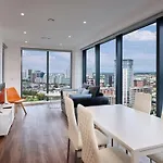 Apartmán 2 Bed Ensuite With Fantastic Night View And Old Trafford Stadium *