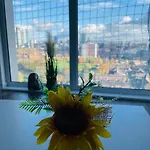 Bee Gateway - Work N Relax 500mbps Wifi And Netflix - With Paid Parking And Balcony アパート マンチェスター