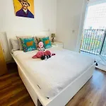 Bee Gateway - Work N Relax 500mbps Wifi And Netflix - With Paid Parking And Balcony *