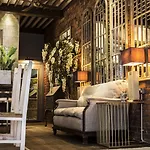 The Cow Hollow Hotel