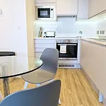Quay Apartment *