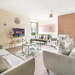 Contractor Near Etihad Stadium & Co-op Live With Free Parking Tatil Evi *