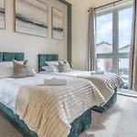 Tatil Evi Contractor Near Etihad Stadium & Co-op Live With Free Parking *