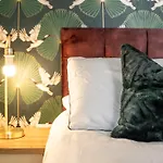 Contractor Near Etihad Stadium & Co-op Live With Free Parking Tatil Evi *