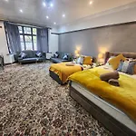 Charming Tudor White House Free Wifi بيت للعطل *