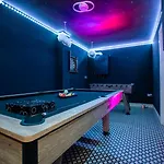 Townhouse - Sleeps 14 - Free Parking * Manchester