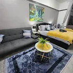 Charming Tudor White House Free Wifi مانشستر