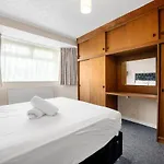 בית נופש 4 Bed Northenden Free Parking מנצ'סטר