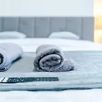 Kammili - 2bed House With Free Wifi & 15 Mins To Centre Manchester