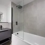 Joyful Group - Warm 2 Bed Ensuite Near Centre And Old Trafford Appartement *