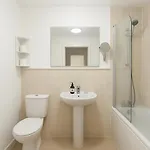 Joyful Group Living 2- Bed Near Piccadilly