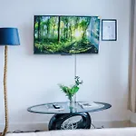 2br Heights Sleeps 7 Parking & Wifi *