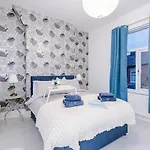Sleep7, Pool Table, Ttennis, Free Parking, 3br 曼彻斯特