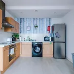 2br Heights Sleeps 7 Parking & Wifi *