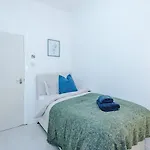 Sleep7, Pool Table, Ttennis, Free Parking, 3br