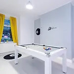 Sleep7, Pool Table, Ttennis, Free Parking, 3br *
