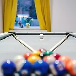 公寓 Sleep7, Pool Table, Ttennis, Free Parking, 3br *