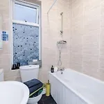 Sleep7, Pool Table, Ttennis, Free Parking, 3br * 曼彻斯特