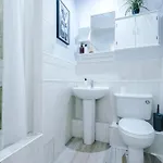 2br Heights Sleeps 7 Parking & Wifi Lejlighed *