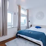 Lejlighed 2br Heights Sleeps 7 Parking & Wifi *