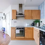 2br Heights Sleeps 7 Parking & Wifi *