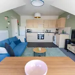 Appartement Joyful Management -top Floor With Feel Deco In M16