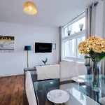 2br Heights Sleeps 7 Parking & Wifi * Manchester