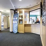 约翰·莱斯特&埃德·科尔曼公寓（校园住宿） *