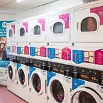 约翰·莱斯特&埃德·科尔曼公寓（校园住宿） *