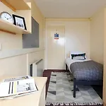 约翰·莱斯特&埃德·科尔曼公寓（校园住宿） *