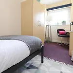 约翰·莱斯特&埃德·科尔曼公寓（校园住宿） 公寓 *