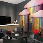 Moxy 3*