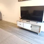 Bee Halo - Work N Relax 500mbps Wifi And Netflix - Centre With Paid Private Parking And Balcony Manchester