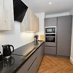 Lovely 3bed Flat In W Security Apartment *