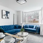 Spacious 4-bed Near Didsbury - 20046 *