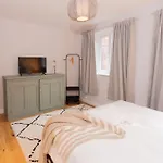 Cosy 4br House, West Didsbury, Bars And Restaurants Close By, Free Parking, Sleeps 8 Prázdninový dům